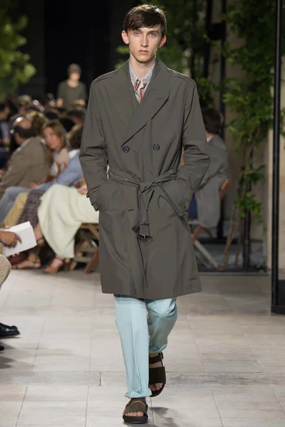Look 3